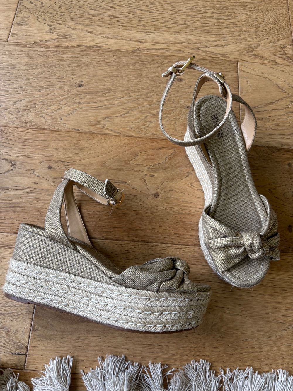 Michael Kors canvas and gold platform wedge sandal womens 8 - Picture 2 of 6
